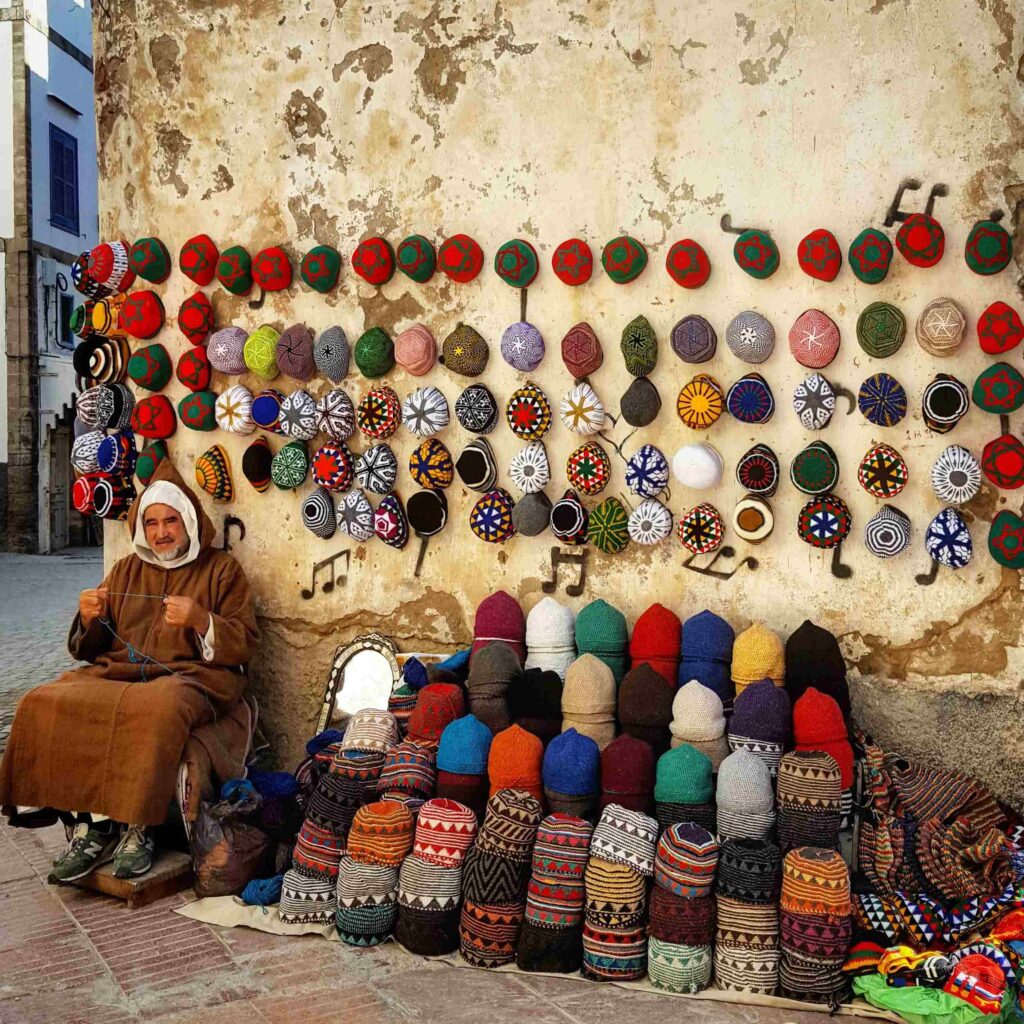 Продавець шапок в Марокко
