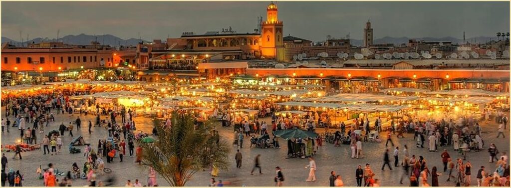 Площа Джема ель Фна в Марракеші ввечері